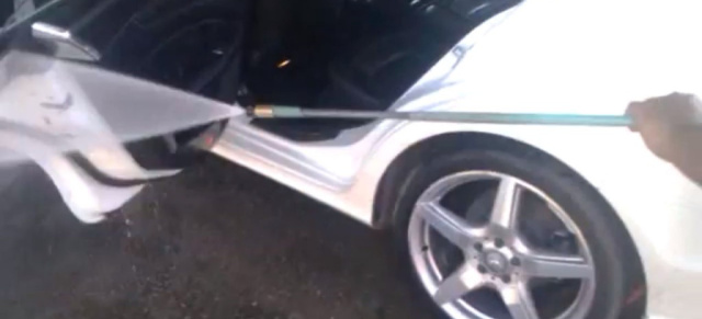 So darf man einen Mercedes nicht waschen! : Sakrileg: Bei dieser Autowäsche für seinen Mercedes CLS 350 ging der Fahrer zu weit!