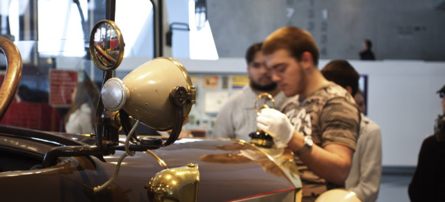 4.12: Mercedes-Benz Museum ohne Barrieren : Stuttgarter Museum öffnet sich am
Tag der Menschen mit Behinderung 