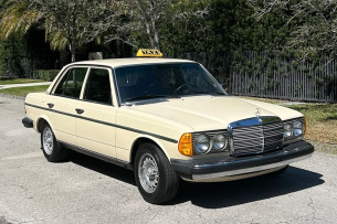 Mit einem Mercedes-Benz 300 Diesel Taxi (W123) durch Florida